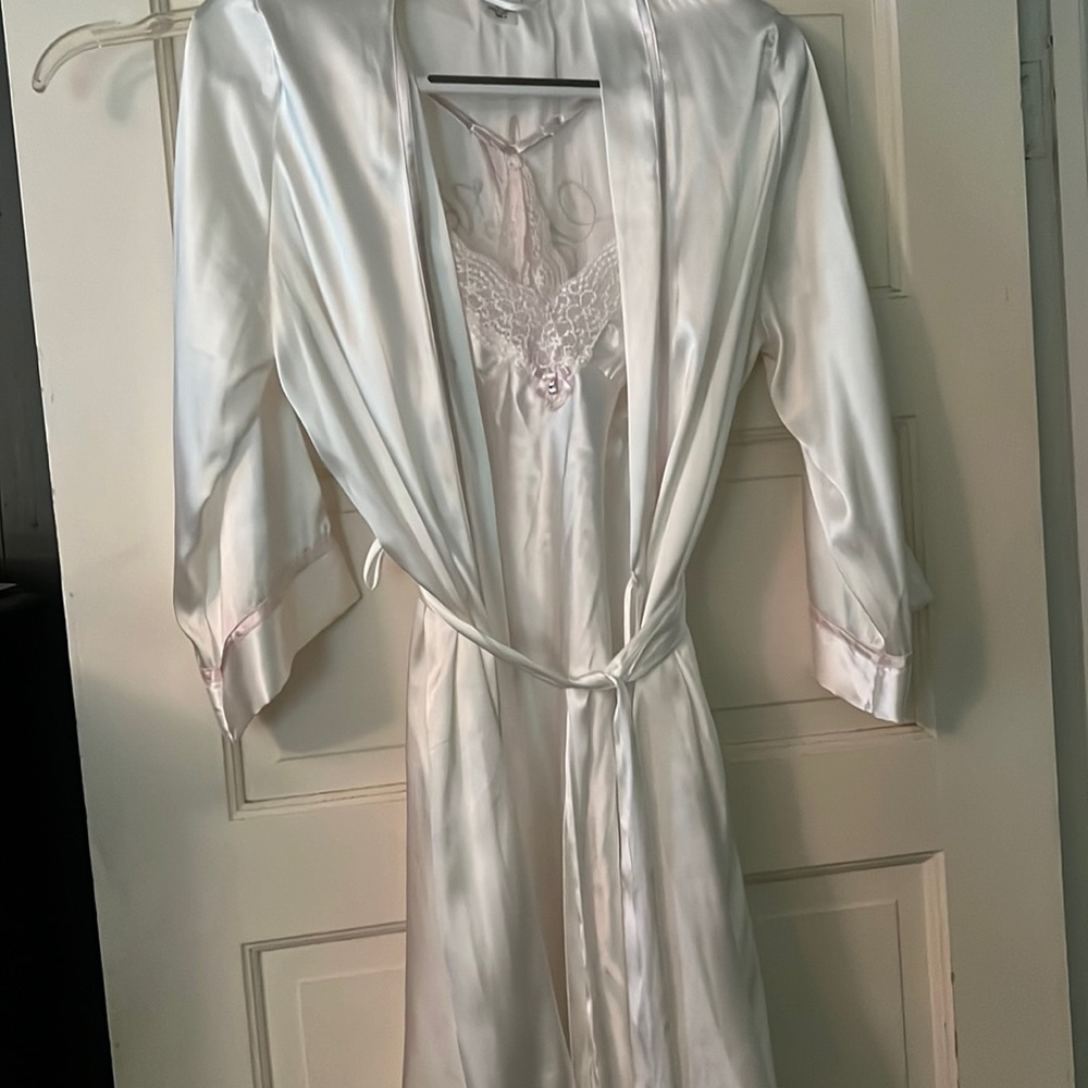 “Mrs” nightgown and robe